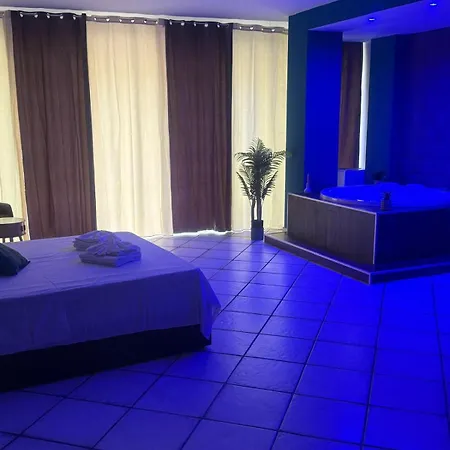 Partenope Chiaia & Room's Neapel