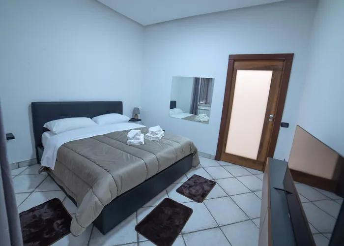 Partenope Chiaia Room's Апартаменты Неаполь