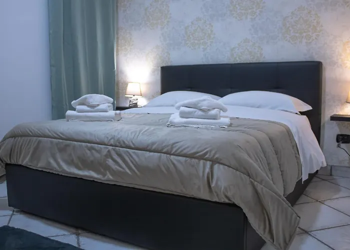 Partenope Chiaia Room's Неаполь