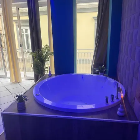 Partenope Chiaia & Room's 4* نابولي