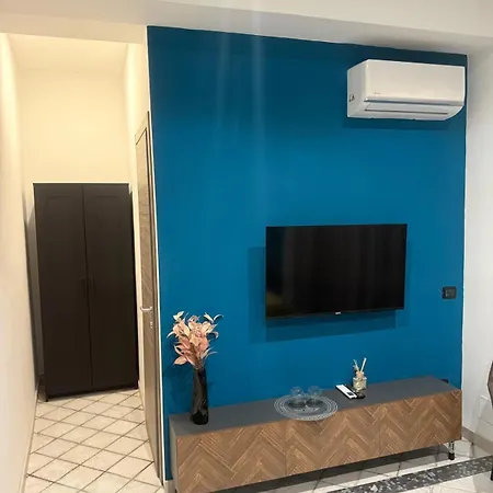 Partenope Chiaia & Room's بيت ضيافة نابولي