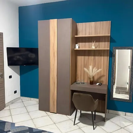 Partenope Chiaia & Room's 4* نابولي