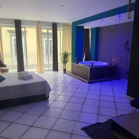 Partenope Chiaia & Room's بيت ضيافة نابولي