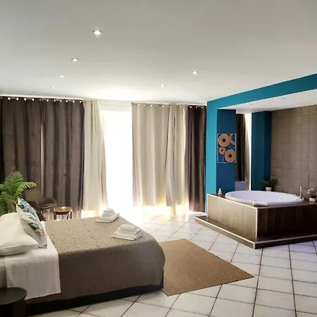 Partenope Chiaia & Room's 4*